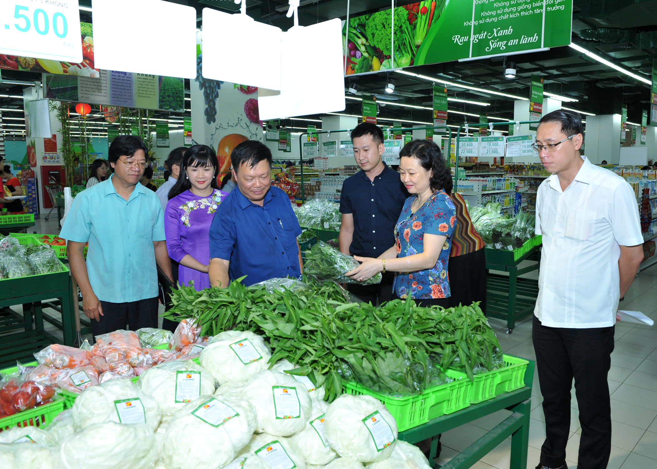 Tuyên truyền giới thiệu hàng Việt đến với người tiêu dùng  chào mừng kỷ niệm 57 năm ngày thành lập quận Hai Bà Trưng 